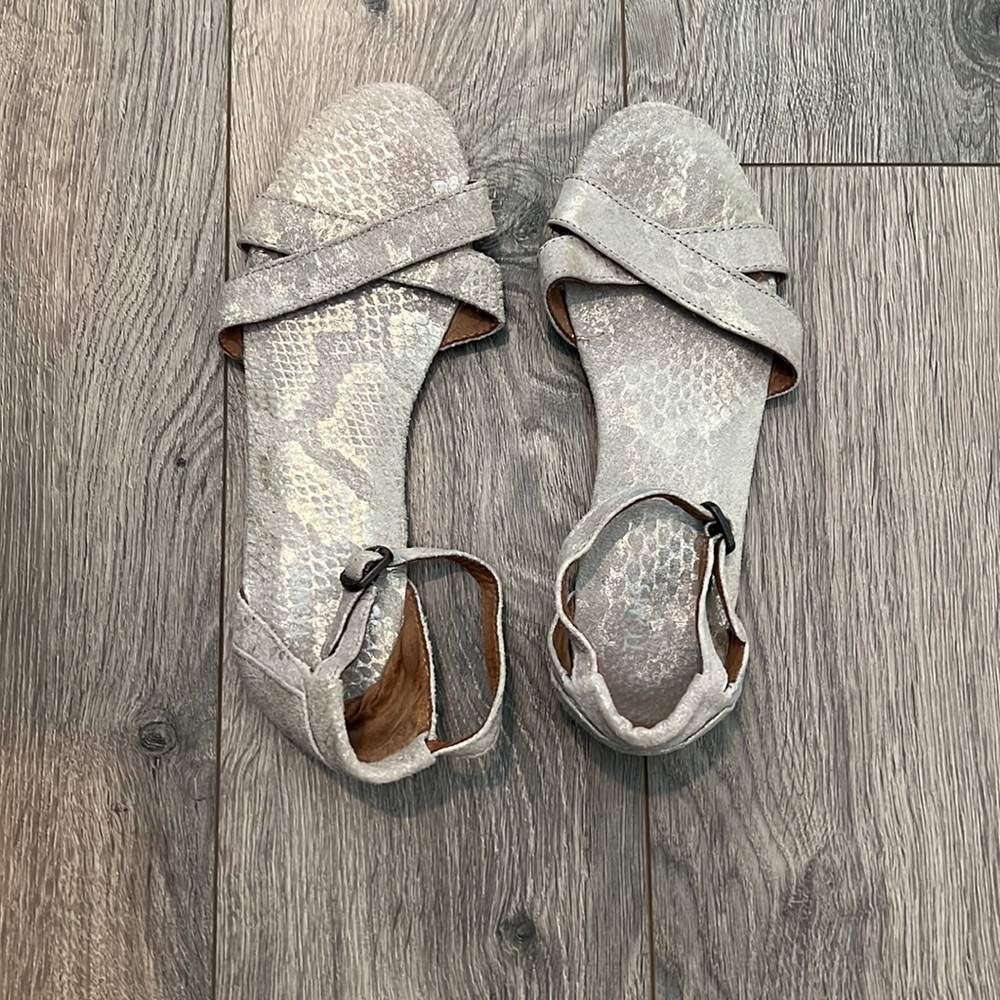 Tom’s sandals